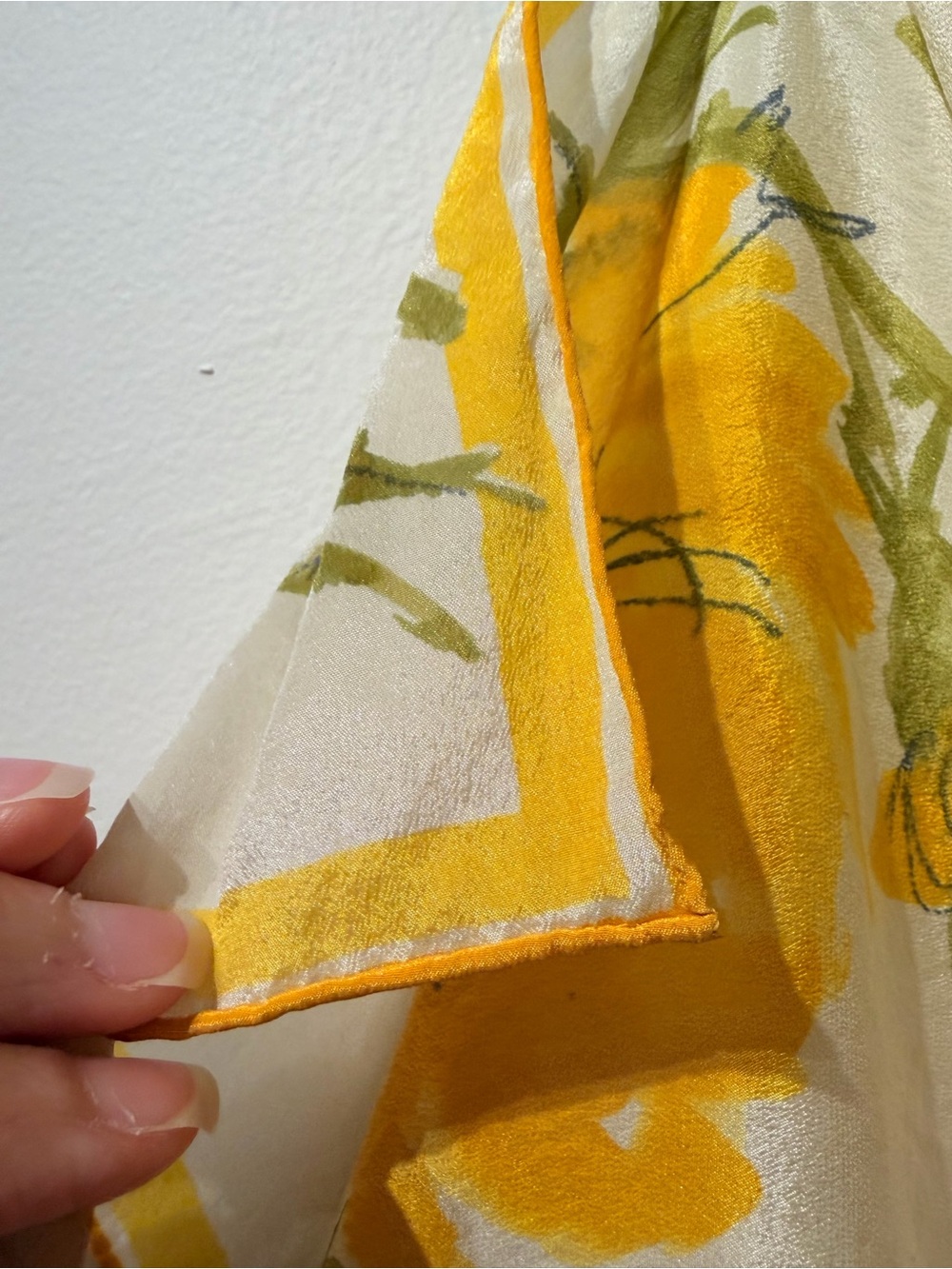 Vera Neumann Ladybug Signed Vintage Silk Scarf Yellow White Hand Rolled Japan - Picture 4 of 6